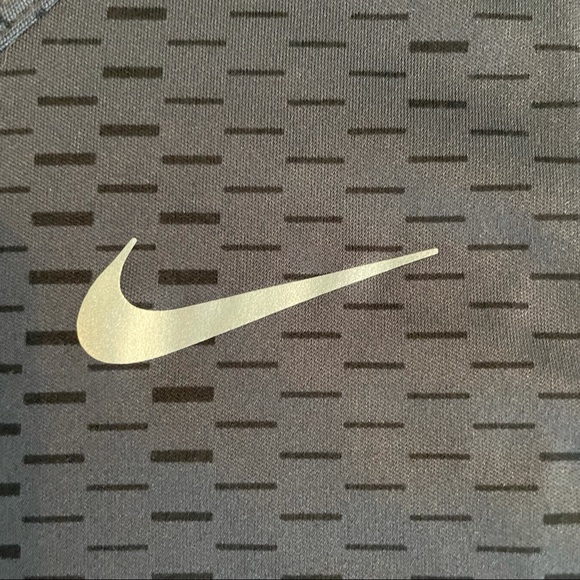 Nike gray woman’s dri-fit tank.  Size Medium. - Picture 4 of 15